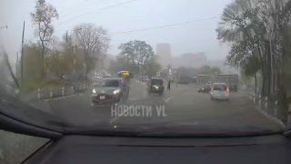 Владивосток за несколько часов залило месячной нормой дождя — в отдельных районах выпало почти вдвое больше.