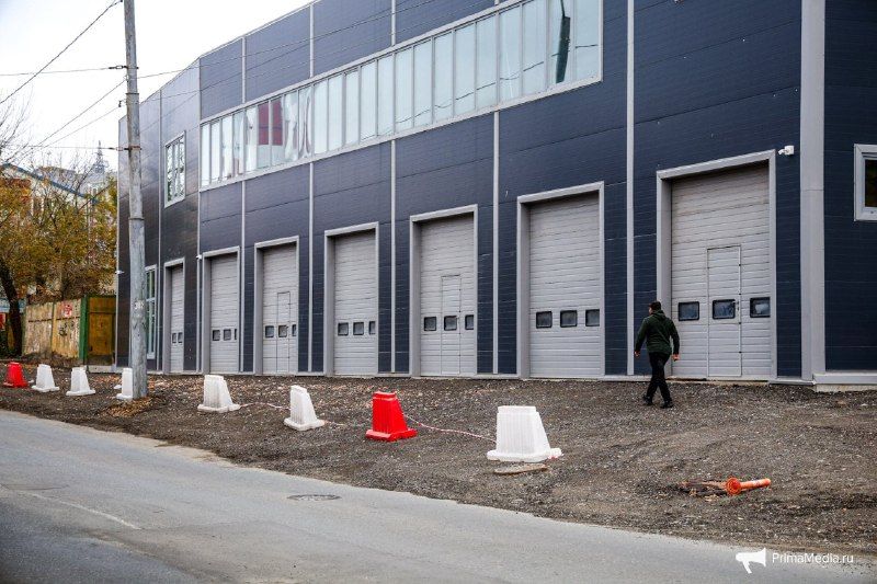 Тротуар и деревья уничтожили при обустройстве автомойки на Борисенко во Владивостоке — PrimaMedia.Приморье