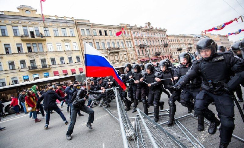 За призывы к массовым беспорядкам в интернете россиян хотят сажать на шесть лет.