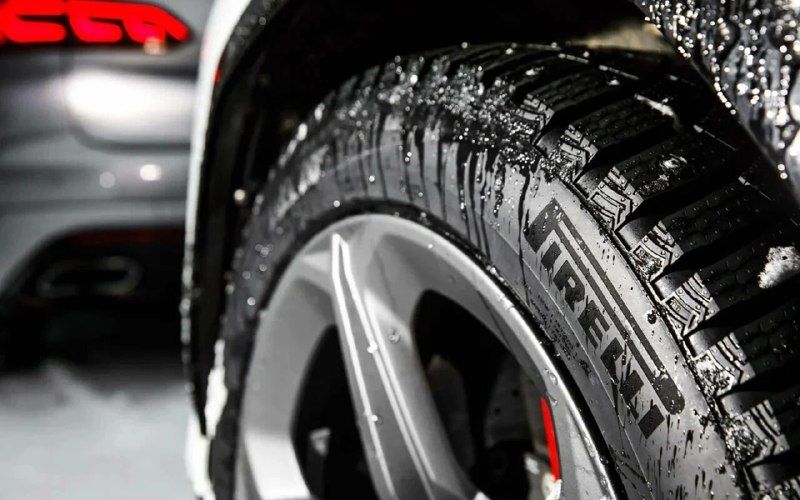Шины Pirelli с V‑образным рисунком протектора — пример того, как природные формы становятся инженерными решениями: