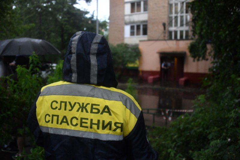 «Прокрались в комнату, не издавая ни звука»: спасатели провернули операцию по спасению женщины, обманутой мошенниками — КП - Владивосток