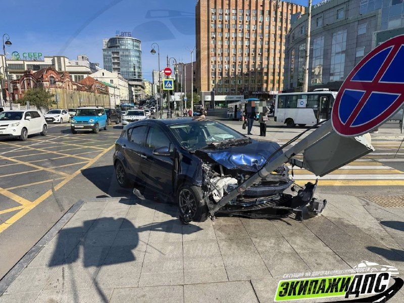 ДТП на перекрёстке Семёновской во Владивостоке.