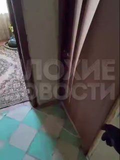 Мошенники едва не убили 92-летнюю пенсионерку в Приморье — женщину сняли с карниза седьмого этажа.