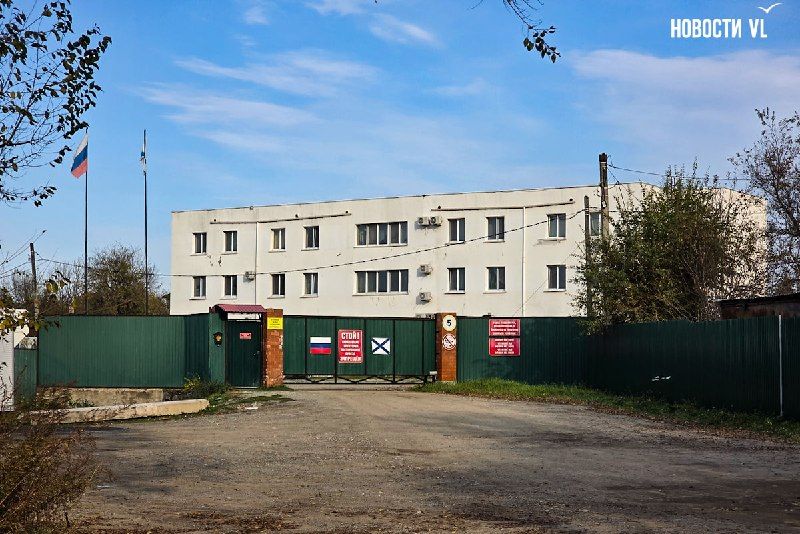 Мэрия Владивостока требует снести нелегальный «Дом отдыха» на Весенней с жилой трёхэтажкой и автобазой — Новости VL.ru | Владивосток