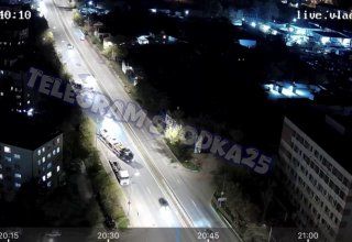 Во Владивостоке на Чуркине Subaru Forester в результате ДТП пробил 100 метров ограждения и вылетел на встречную полосу — Svodka25 l Новости Приморья и Владивостока