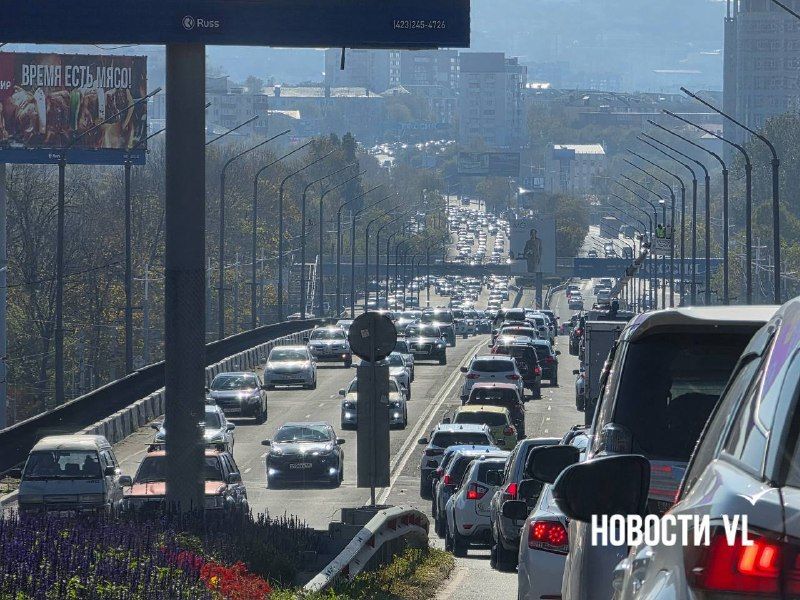 Во Владивостоке на путепроводе Второй речки ставят новые камеры фиксации нарушений ПДД — Svodka25 l Новости Приморья и Владивостока