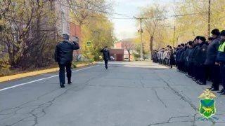 В УМВД Приморья прошел строевой смотр: полиция перешла на зимнюю форму одежды и подтвердила готовность к службе