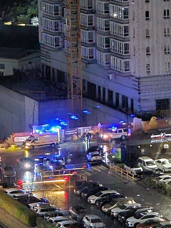 Месяц отписок — и человек провалился в открытый люк во Владивостоке.