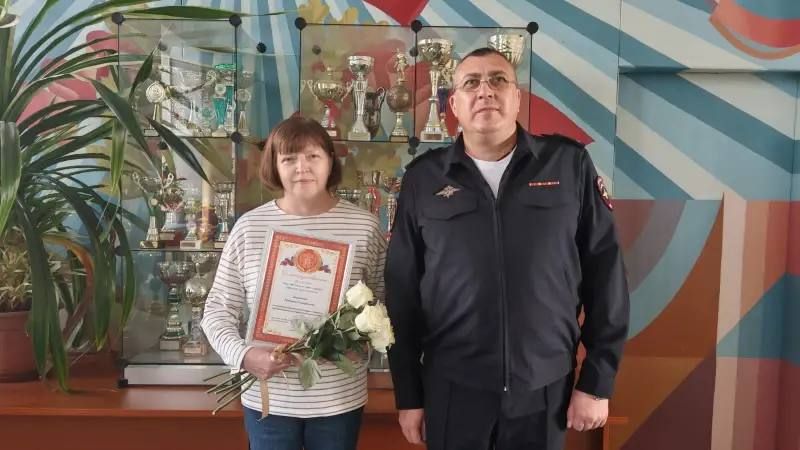 В Приморье полицейские поблагодарили жительницу Уссурийска, предотвратившую мошеннические действия в отношении — Полиция Приморья