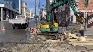 На Океанском проспекте раскопали часть дороги, чтобы отремонтировать течь на теплосетях — Новости VL.ru | Владивосток