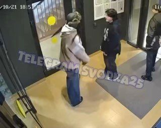 Во Владивостоке в Трудовом подростки с пистолетом приставали к девочке в подъезде — Svodka25 l Новости Приморья и Владивостока