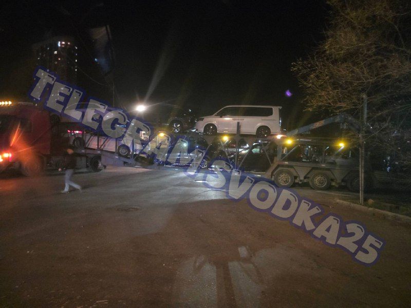 Во Владивостоке на Маяке длинномер