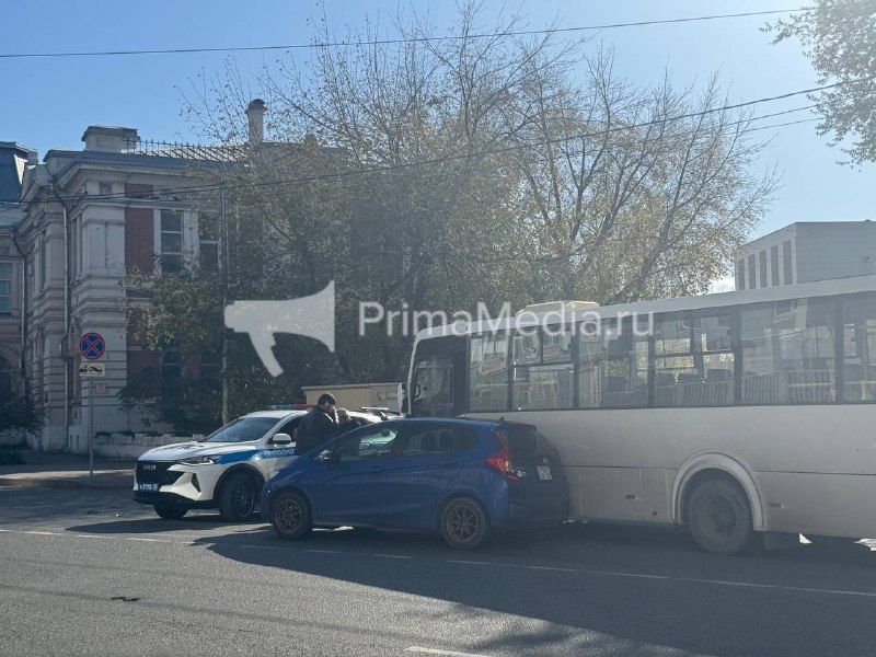 ДТП с участием автобуса произошло в районе Светланской, 85 во Владивостоке