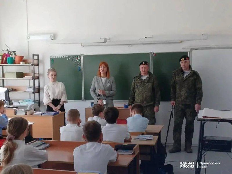 Письмо, которое нашло своего адресата: участник СВО встретился со школьником из Владивостока. — Администрация Владивостока