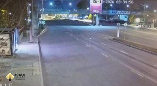 «Приус» на скорости влетел в опору моста и вылетел на встречку во Владивостоке