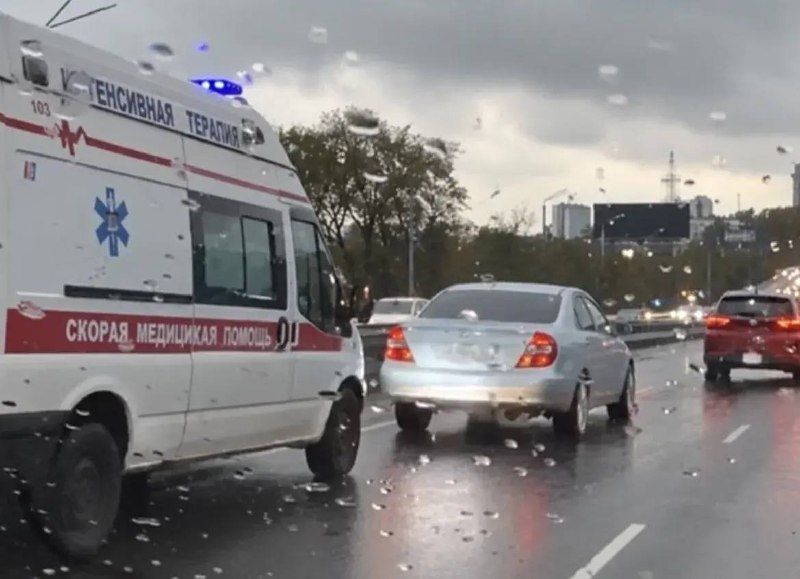 Полиция нашла и привлекла к ответственности водителя, не пропустившего машину скорой помощи во Владивостоке — Полиция Приморья