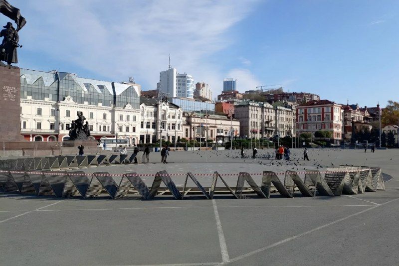 Сухой фонтан в центре Владивостока отключили и готовят к зиме