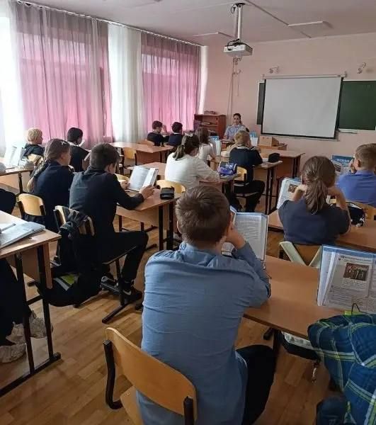 В рамках акции «Школа толерантности» полицейские встретились со школьниками, родителями и педагогами в Кавалеровском — Полиция Приморья