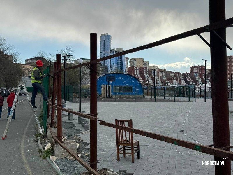 Вдоль «Берега здоровья» во Владивостоке начали убирать забор, стоявший тут 20 лет. — Новости VL.ru | Владивосток